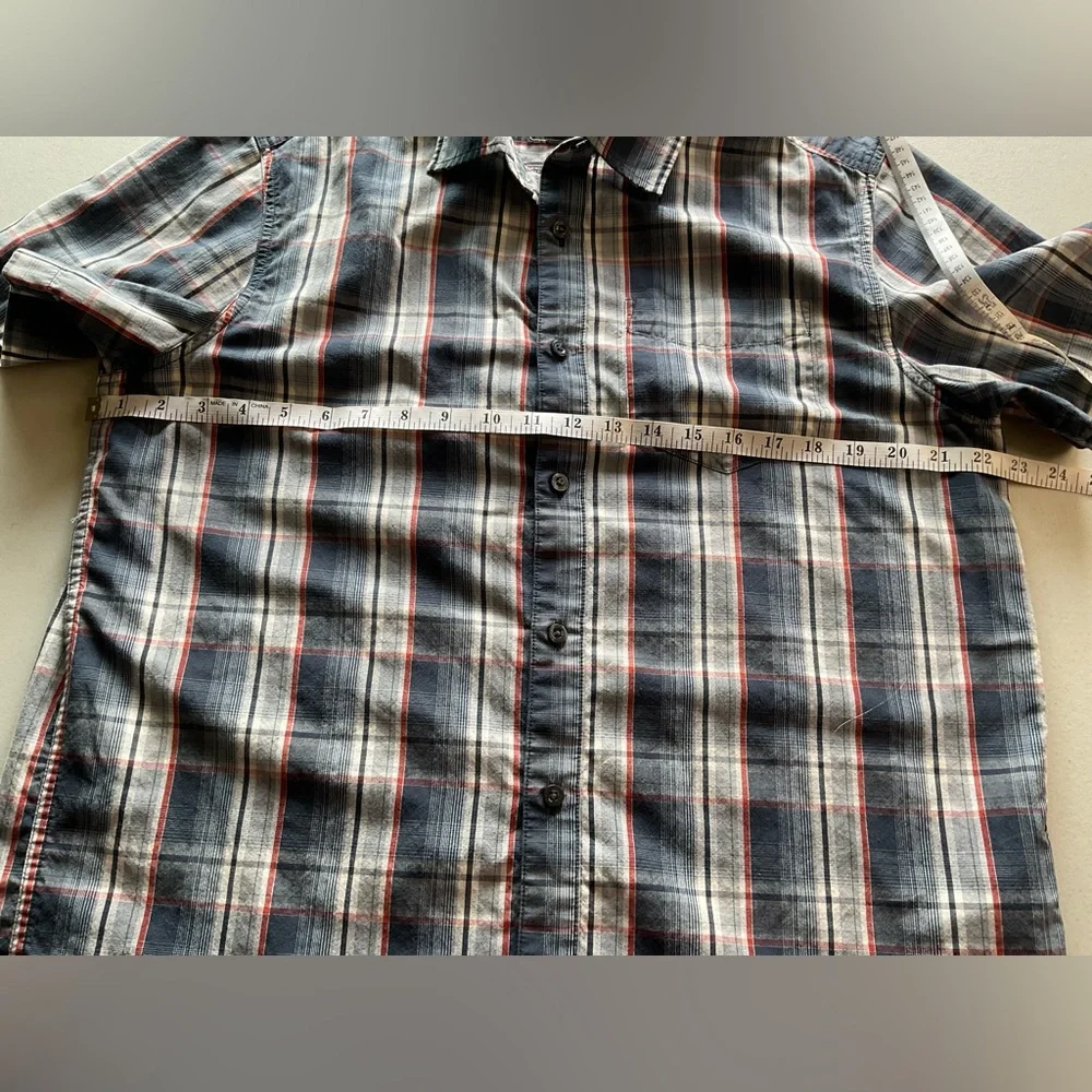 The North Face Plaid Short Sleeve Shirt men’s size large